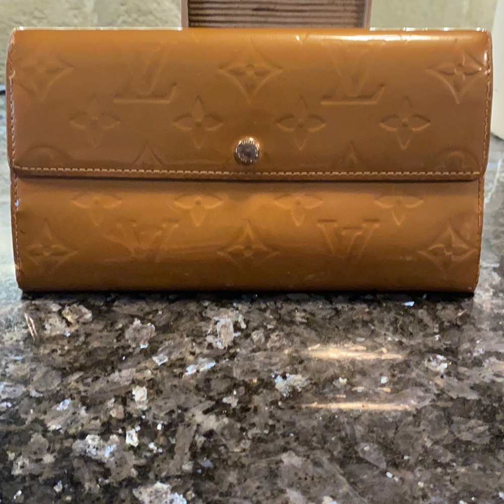 LOUIS VUITTON~Authentic